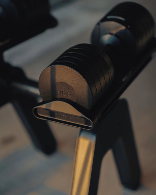NÜOBELL S 560 Black adjustable dumbbell featuring a sleek matte finish, designed for efficient weight changes and powerful home strength training.